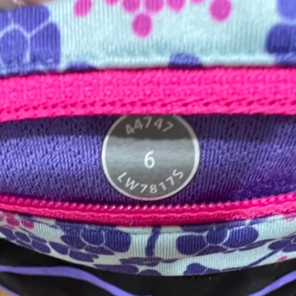 Lululemon Run: Speed Short Twiggy Power Purple Size 6 - Picture 10 of 10